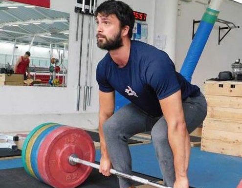 Adam Warwicker Weghlifting Coach At The Commando Temple 8